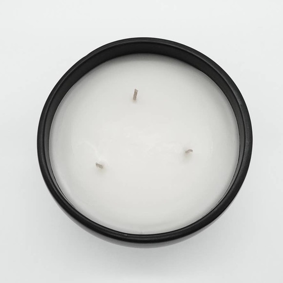 ZODAX Bodega Ceramic Candle Large Black Lemon Blackberry Musk 16.7oz 50hr NIB - Picture 6 of 11